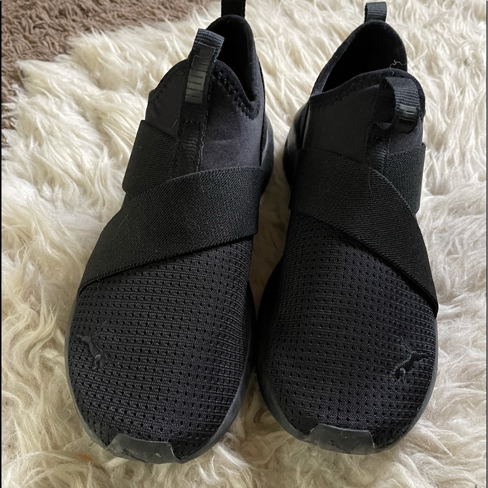 Puma prowl slip in black tennis shoe